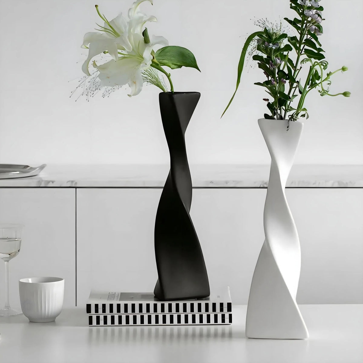 Elegant Ceramic Vase - Lattea Global