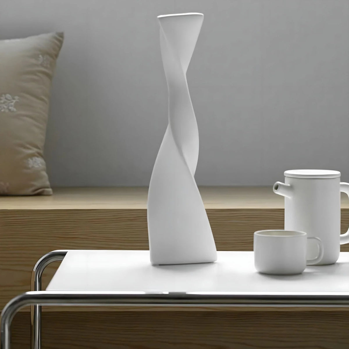 Elegant Ceramic Vase - Lattea Global