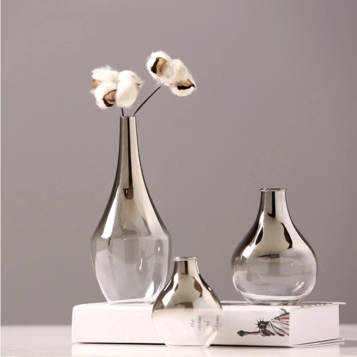 Elegant Floral Vase – Timeless Design for Modern Spaces - Lattea Global