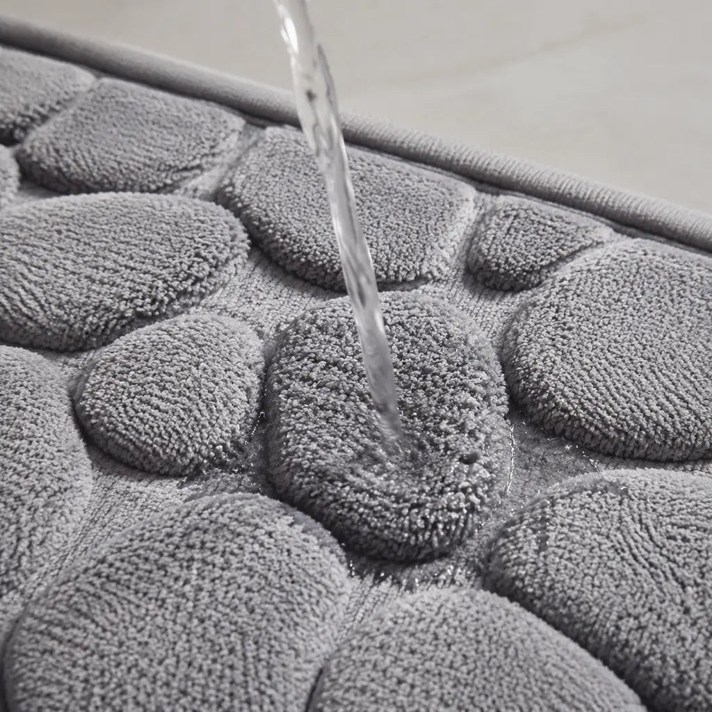 Grey 3D Non-Slip Quick-Dry Bathroom Mat water absorption close-up