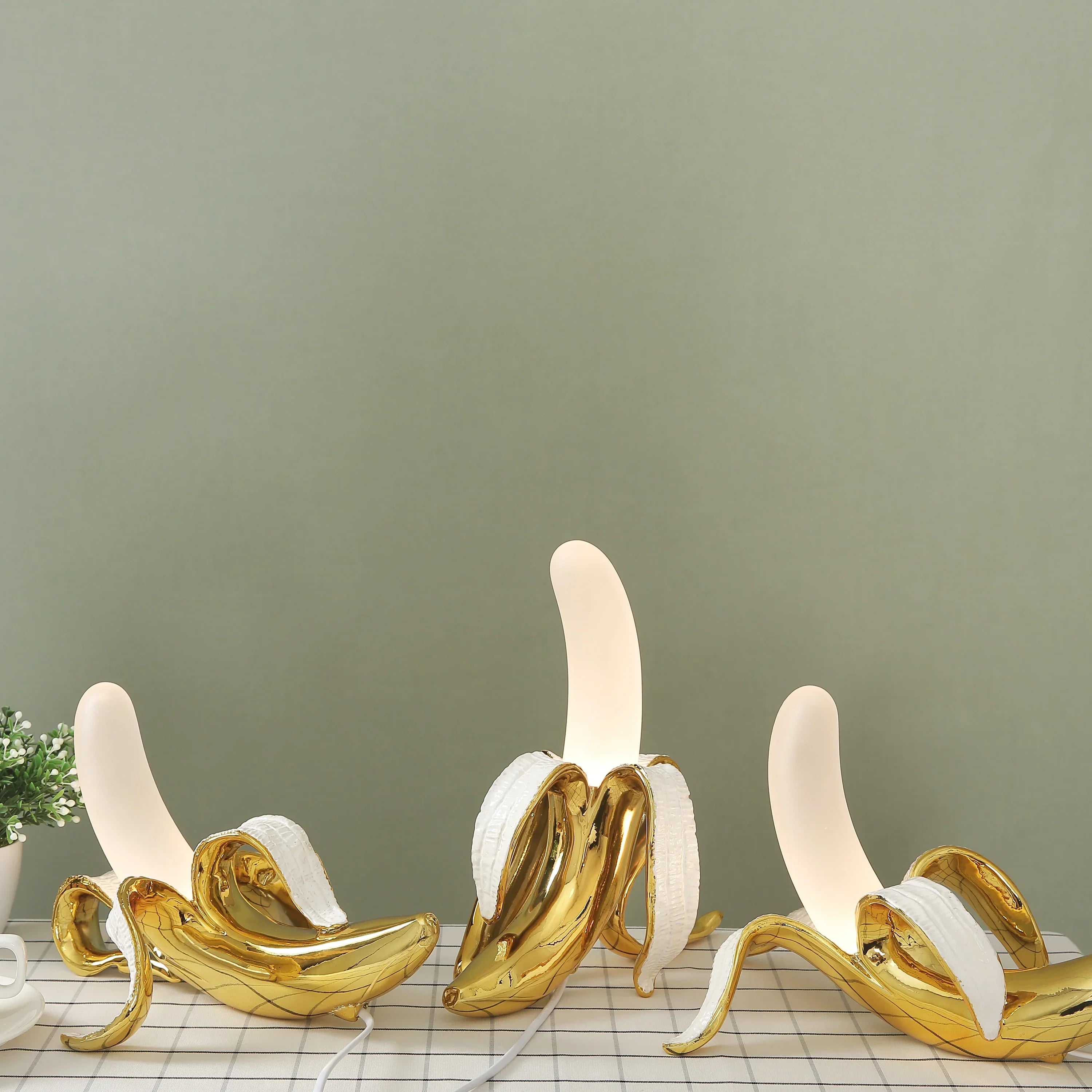 BananaShine – Playful Modern Banana Table Lamp