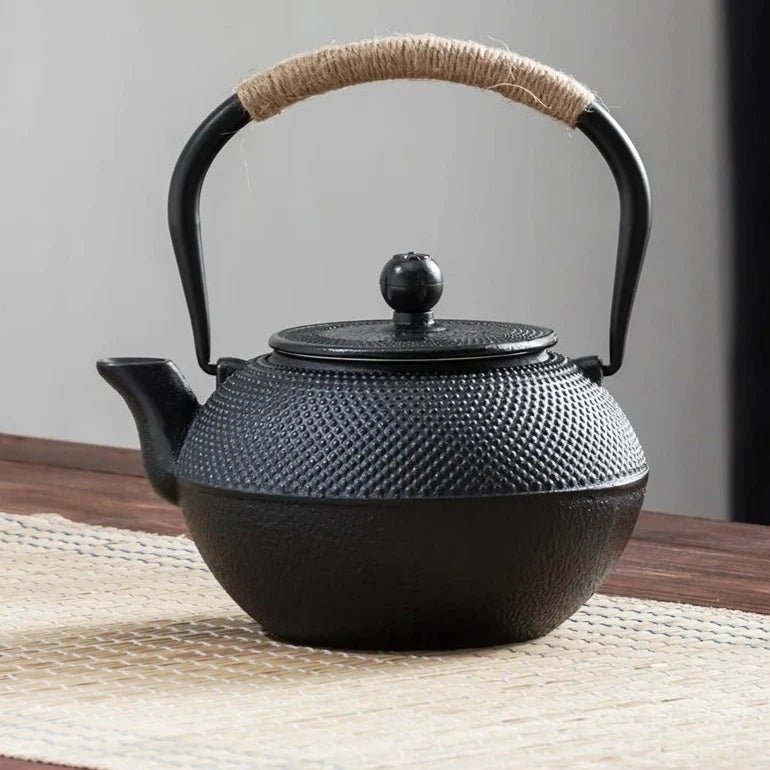 Cast Iron Teapot Japanese Style with Infuser - Lattea Global