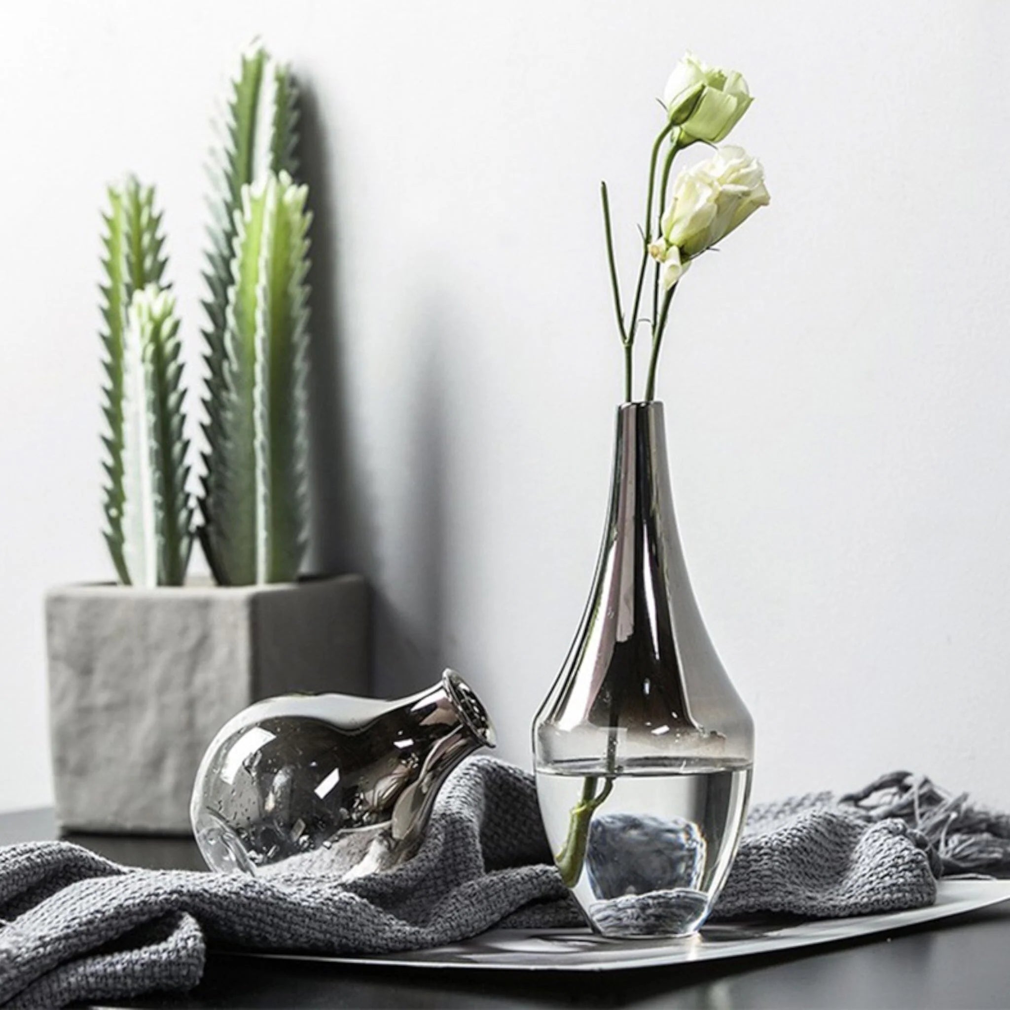 Elegant Floral Vase – Timeless Design for Modern Spaces