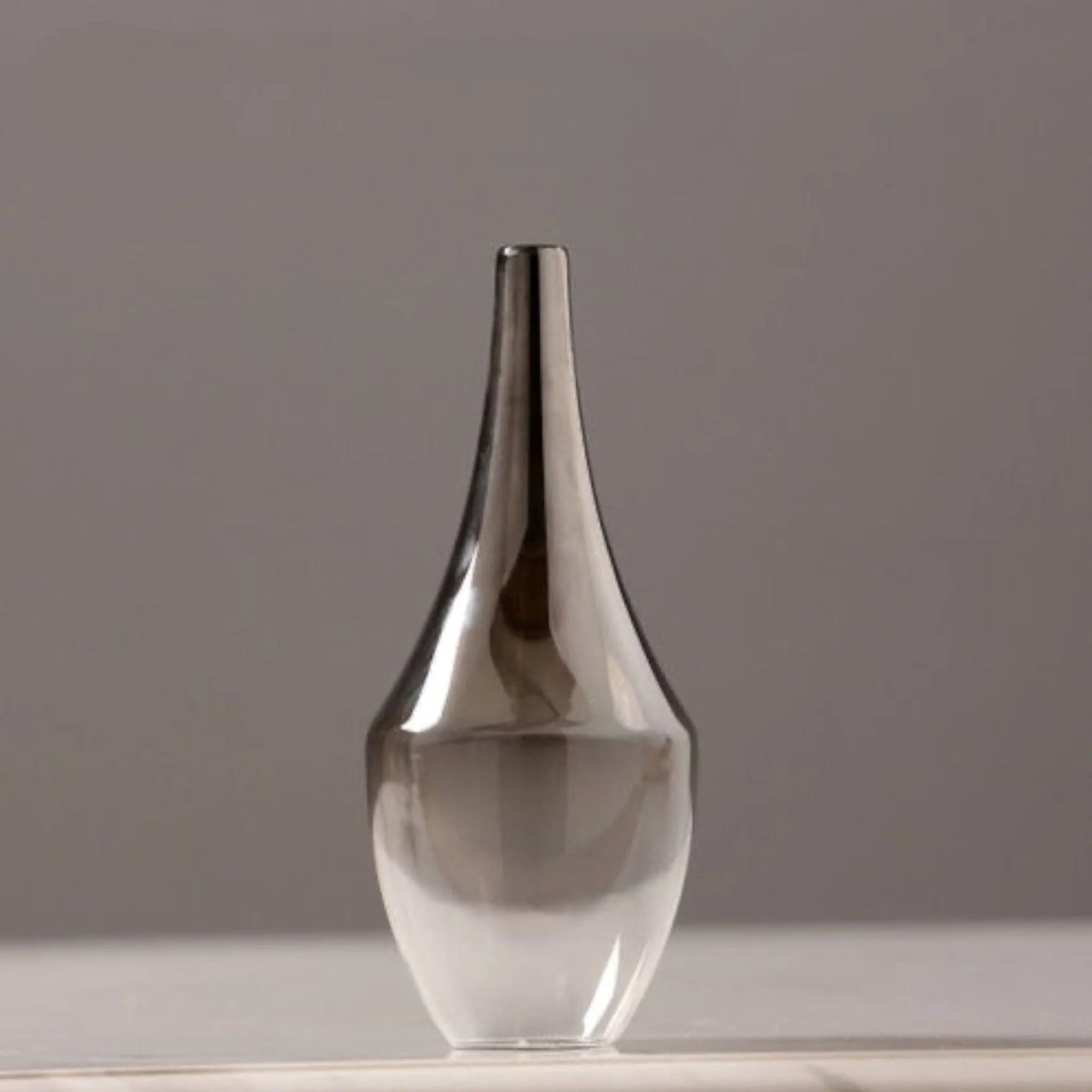 Elegant Floral Vase – Timeless Design for Modern Spaces