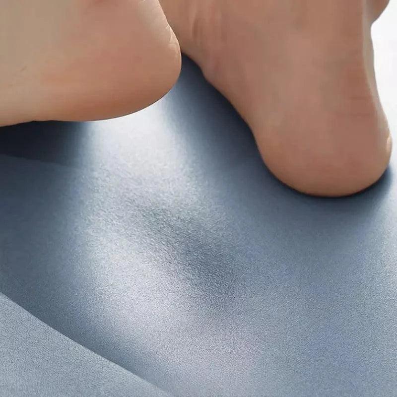 Non-Slip Kitchen Floor Mat – Super Absorbent and Quick-Dry by Lattea